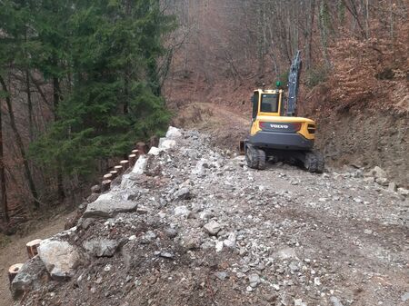 Odstranjen plaz, obnovljena cesta (3)